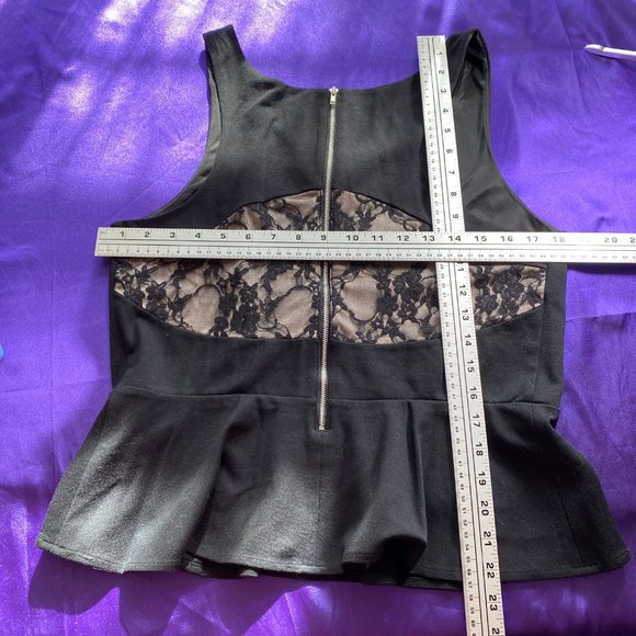 📌Express Look at this backside! Timeless Rayon Blend Sleeveless Top - Picture 6 of 12